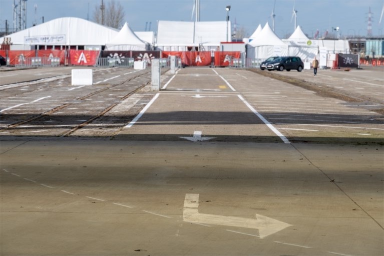 Pijlen leiden wagens door skatepark op Spoor Oost, stad past fout aan