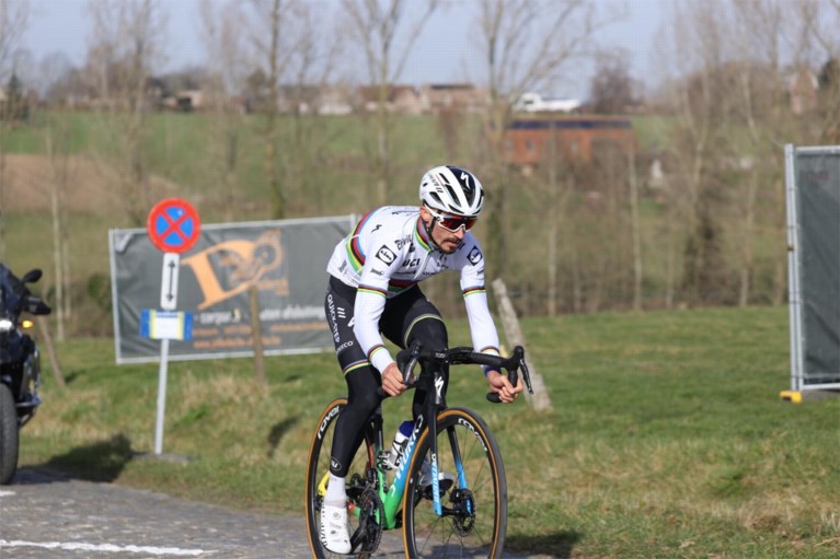 Wereldkampioen Alaphilippe verkent in zijn eentje Omloop Het Nieuwsblad, Philippe Gilbert neemt Lotto Soudal op sleeptouw
