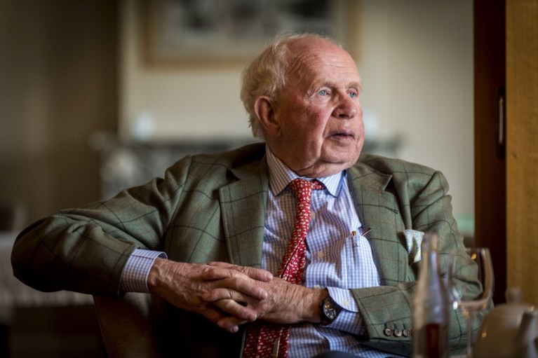 Leopold Lippens in alle sereniteit begraven, met laatste prachtige hulde aan ‘zijn’ stadhuis