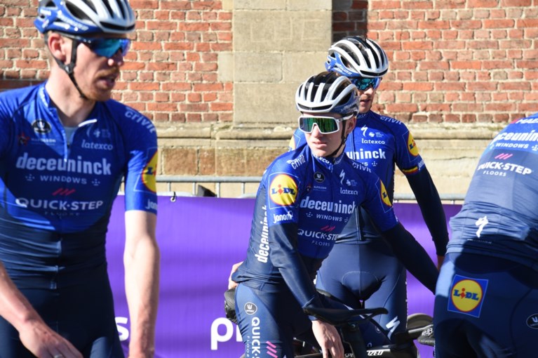 Drukke dag aan de Haaghoek: heel wat ploegen verkennen Omloop Het Nieuwsblad onder lentezonnetje