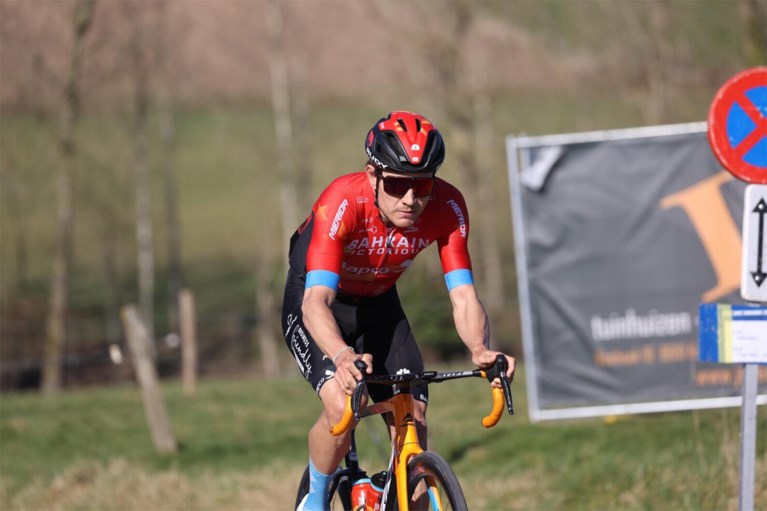 Drukke dag aan de Haaghoek: heel wat ploegen verkennen Omloop Het Nieuwsblad onder lentezonnetje