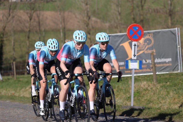 Drukke dag aan de Haaghoek: heel wat ploegen verkennen Omloop Het Nieuwsblad onder lentezonnetje