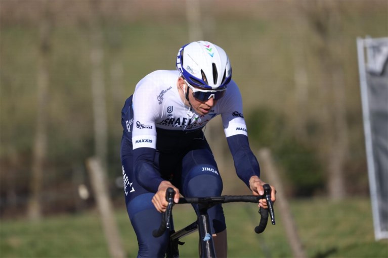 Drukke dag aan de Haaghoek: heel wat ploegen verkennen Omloop Het Nieuwsblad onder lentezonnetje