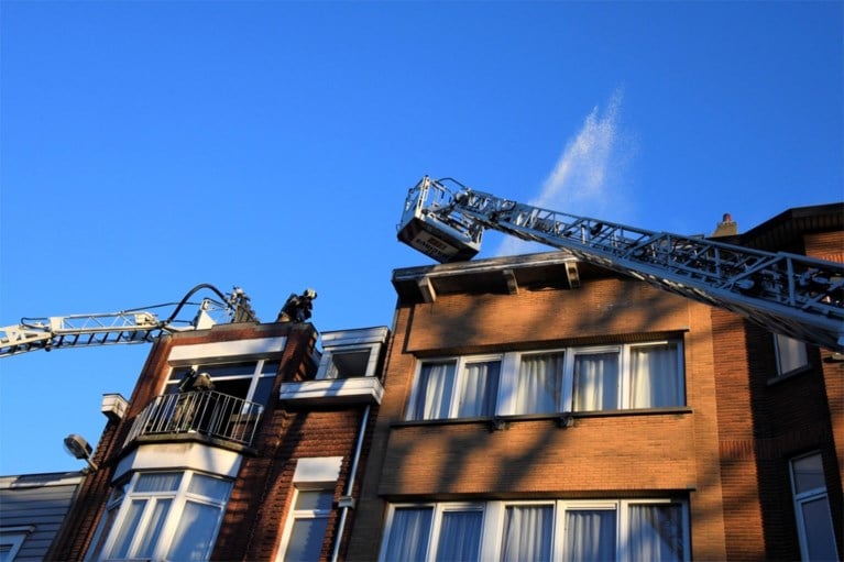 Gebouw zwaar beschadigd door brand in Jette