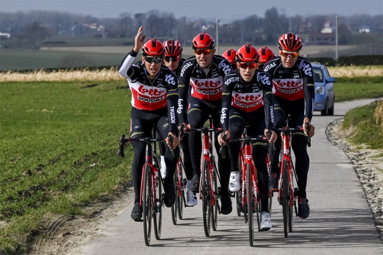 Philippe Gilbert won vijftien jaar geleden voor het eerst de Omloop Het Nieuwsblad: “Mijn eerste grote zege ooit, die vergeet ik niet”
