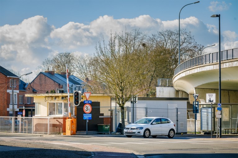 Seinhuizen belemmeren zicht op kruispunt aan Battelbrug