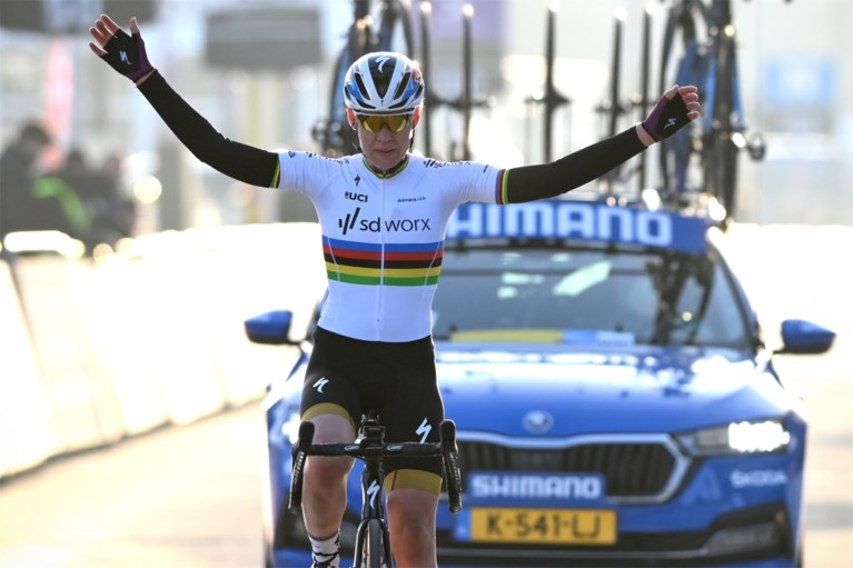 Lotte Kopecky na knappe prestatie in de Omloop Het Nieuwsblad: “Dit kon ik vorig jaar niet”