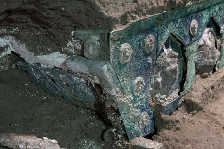 Triomfwagen met erotische afbeeldingen opgegraven in Pompeii