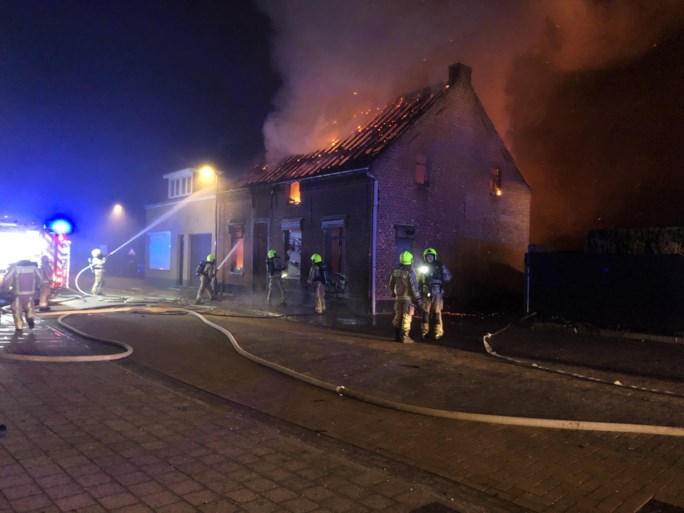 Woning in Noorderwijk brandt helemaal uit