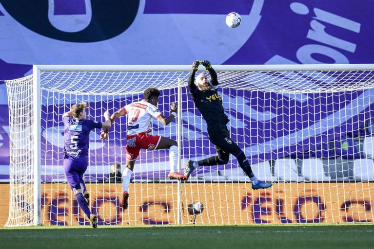 Beerschot sleept na spectaculair slot punt uit de brand tegen laagvlieger Moeskroen