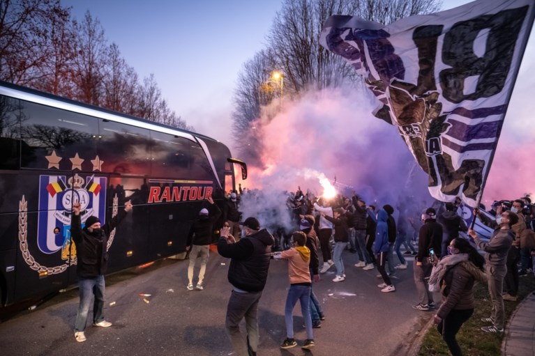 Anderlecht-fans vieren zege tegen Standard met vuurwerk en bengaals vuur, Lukaku bedankt ex-club