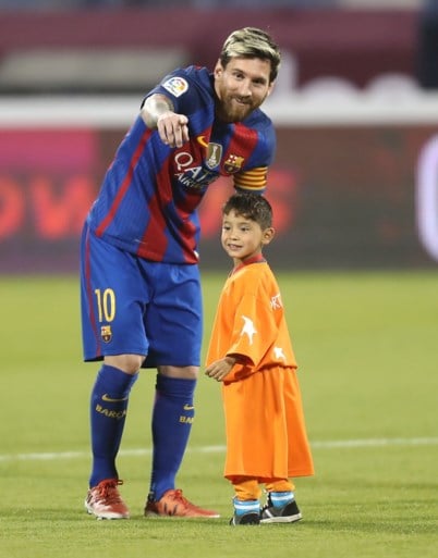 Hoe een plastic zak het leven van ‘Mini Messi’ compleet verwoestte: “Ik heb geen vrienden, maar ik zie hem liever dan mijn mama”
