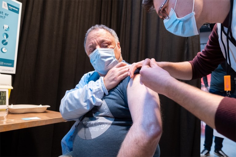 Marc Van Ranst is bijna 56 en heeft zich toch bewust laten vaccineren met AstraZeneca