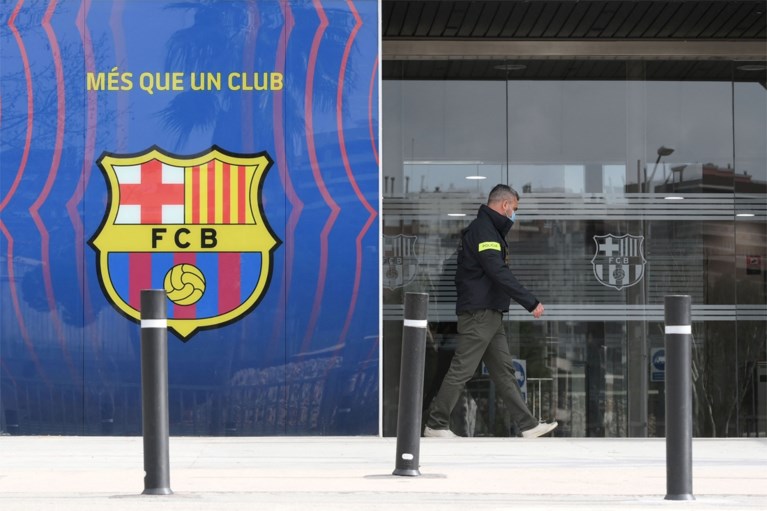 Politie valt binnen bij FC Barcelona: “Ex-voorzitter Josep Bartomeu gearresteerd in corruptieonderzoek”