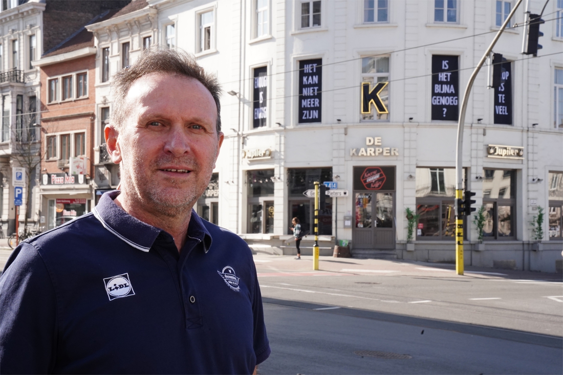 Vader van Iljo Keisse is verplichte sluiting van zijn café beu: “Alles ben ik kwijt, zelfs mijn zoon en moeder moeten bijspringen”