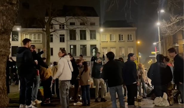 Samenscholingen in Antwerpen, Leuven en Luik: politie grijpt in en sluit parken af