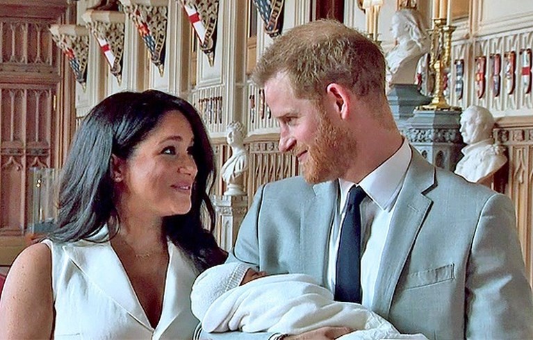ROYALS. Prinses Alexia verlaat Nederland, prinsje is jarig