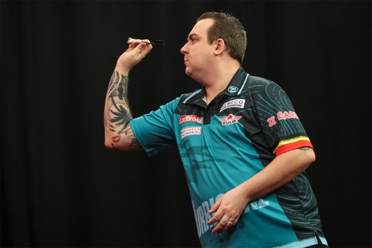 Kim Huybrechts en Dimitri Van den Bergh gaan onderuit in vierde ronde UK Open darts