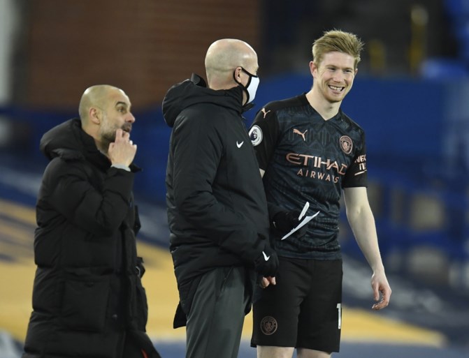 Kevin De Bruyne laat zijn hoofd niet gek maken over wereldrecord met Manchester City: “De kalender is hectisch”