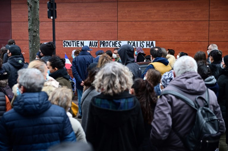 Stille tocht in Parijs voor meisje (14) dat in Seine werd gedumpt door schoolgenoten