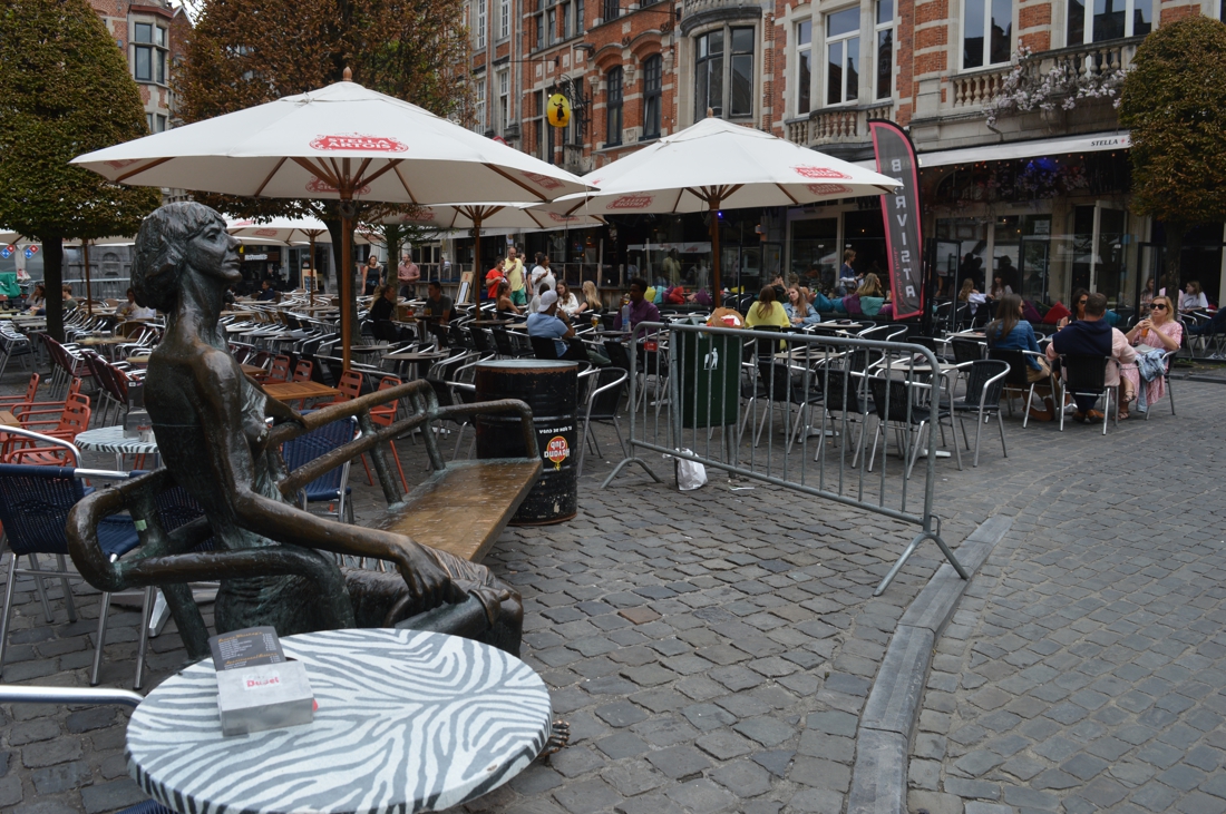 Cafés on Leuven’s Oude Markt propose reopening terraces … (Leuven)