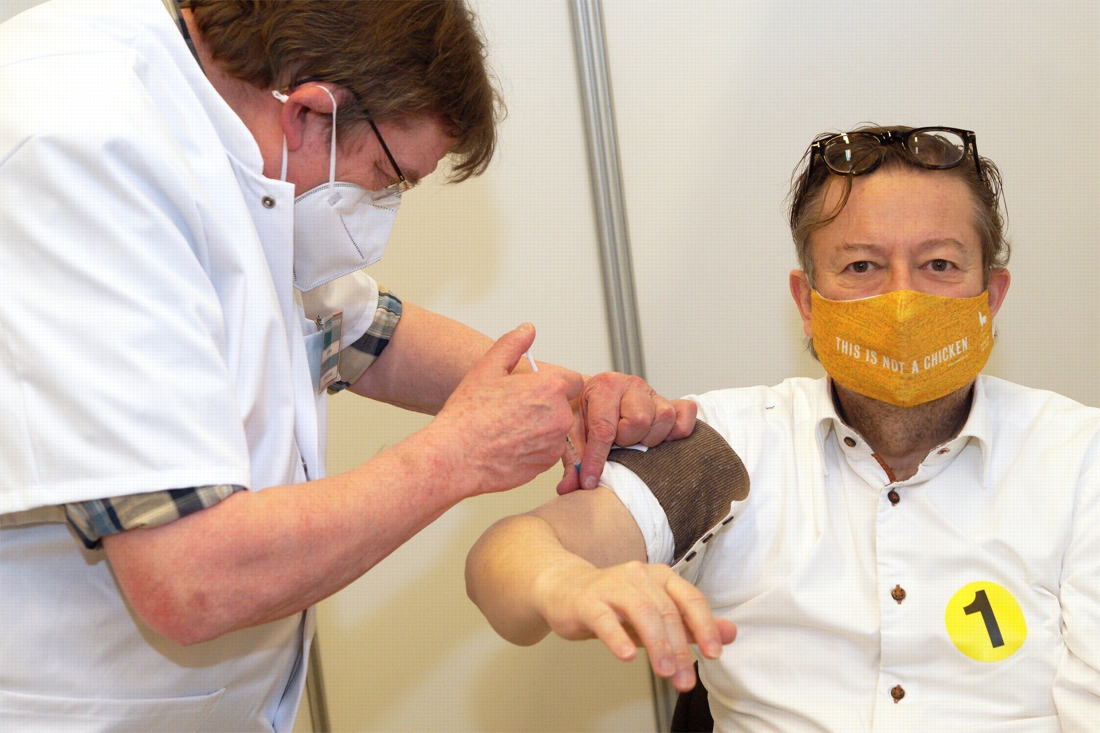 Marc Coucke shares a photo of his vaccination, but it will be …