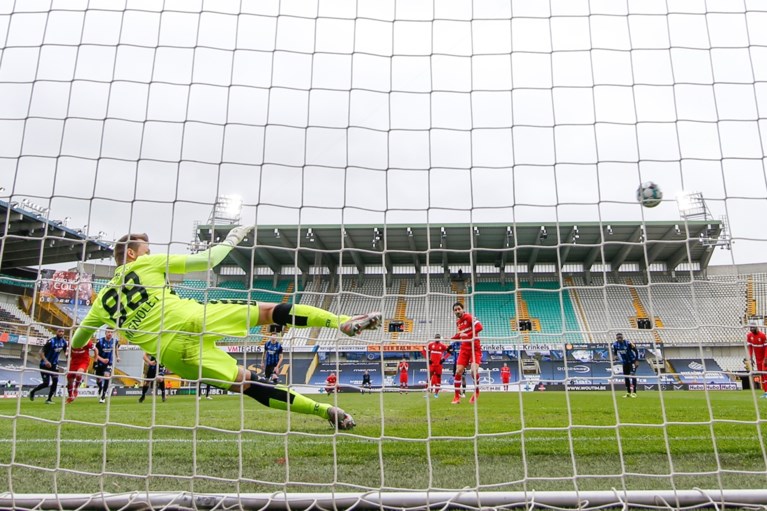 Antwerp smeert onmachtig Club Brugge eerste competitienederlaag in drie maanden aan