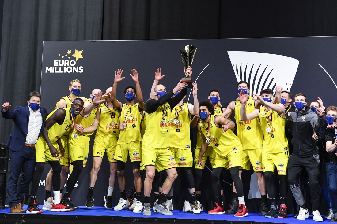Oostende wint 20ste Belgische beker basketbal na nerveuze thriller tegen Kangoeroes Mechelen