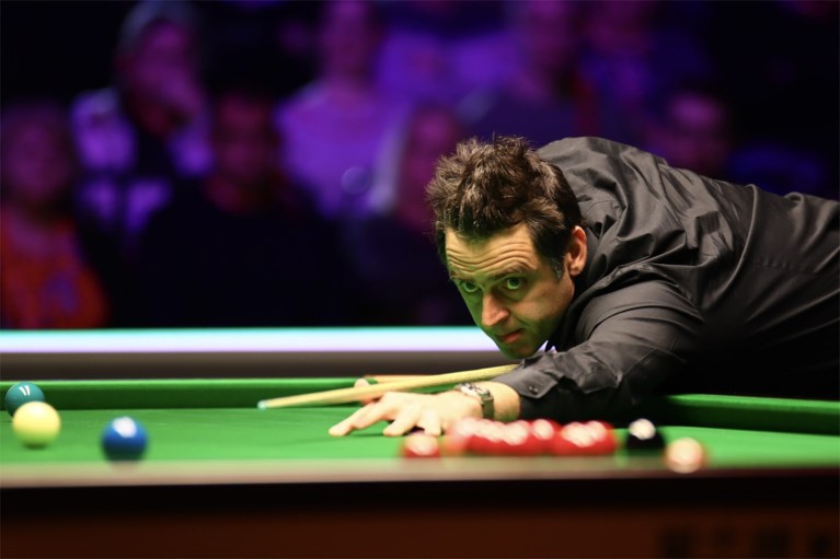 VIDEO. Ronnie O’Sullivan leek de wanhoop nabij, maar staat op uit de dood en is alweer een snookerrecord rijker