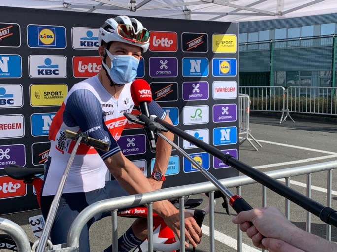 Mathieu van der Poel (weer in witte broek) klaar om te knallen in Vlaanderen: “Het motiveert me dat Wout zo goed rijdt”