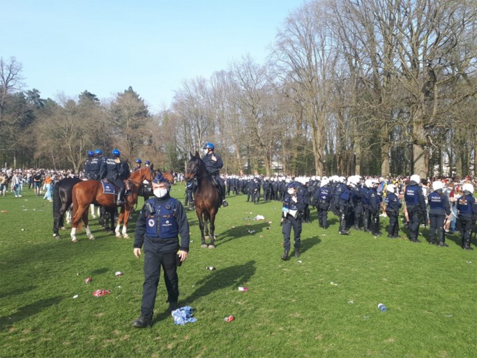 Aprilgrap ‘La Boum’ loopt uit de hand in Ter Kamerenbos: zeker 34 gewonden, 22 arrestaties