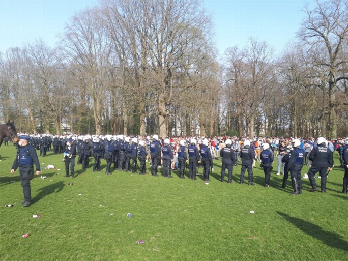 Aprilgrap ‘La Boum’ loopt uit de hand in Ter Kamerenbos: zeker 34 gewonden, 22 arrestaties