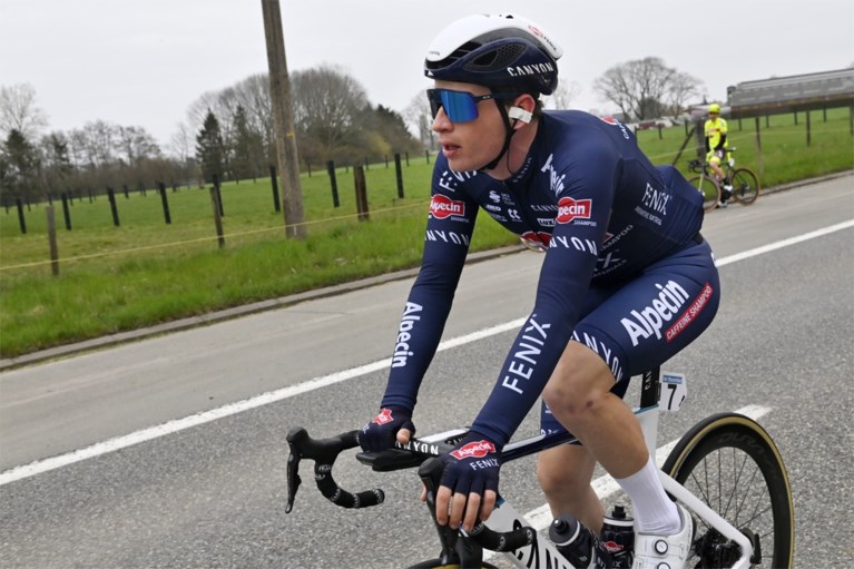 Mathieu van der Poel is ploegmaat kwijt nadat twee renners uit de Ronde worden gezet: “Hij wilde mij een klap geven”