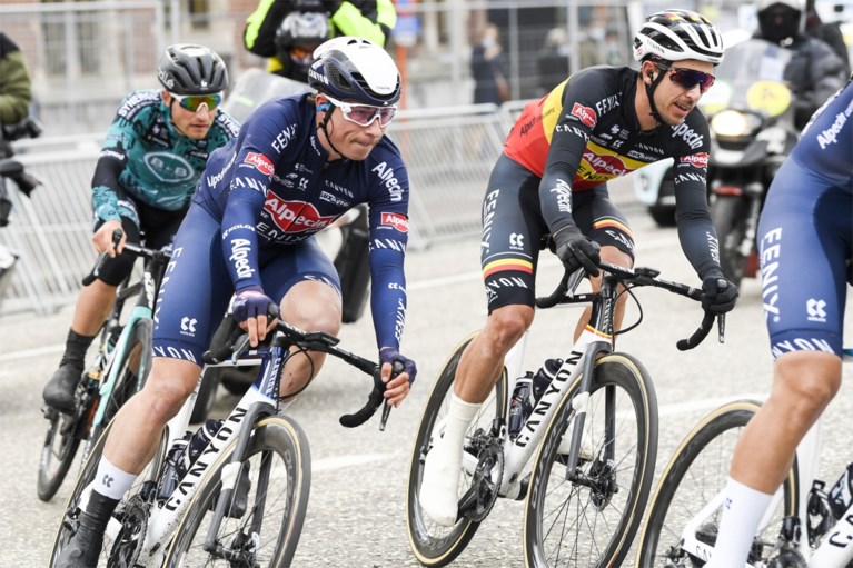Jasper Philipsen pakt eerste seizoenszege: “Winnen met al die grote namen aan de start, dat geeft vertrouwen”