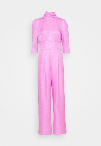 Op droomdate: de perfecte outfit bij elkaar geshopt
