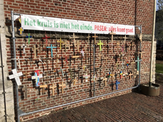 Kruisjeshek aan Vlaamse kerk haalt Slovaakse tv: “Dacht aan 1 aprilgrap”
