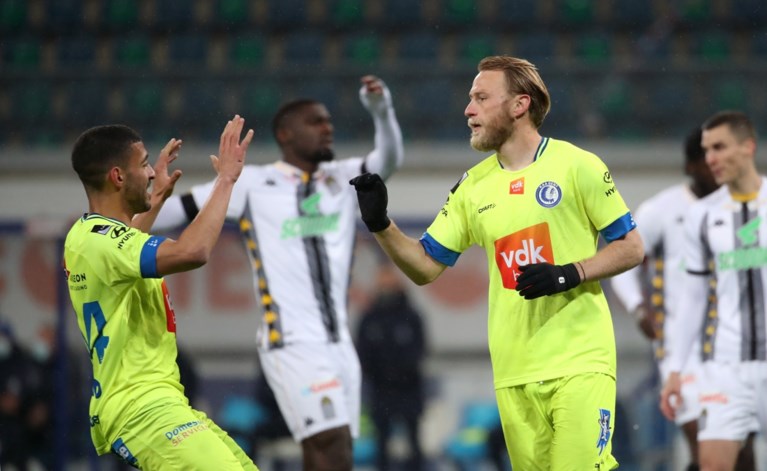 Met dank aan de blitzstart en Bezus: AA Gent mag nog steeds dromen van Play-off 2 na ruime 4-0-zege tegen Charleroi