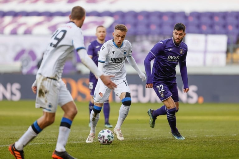 Anderlecht buigt achterstand om, wint topper van Club Brugge en doet reuzezaak in strijd om Play-off 1