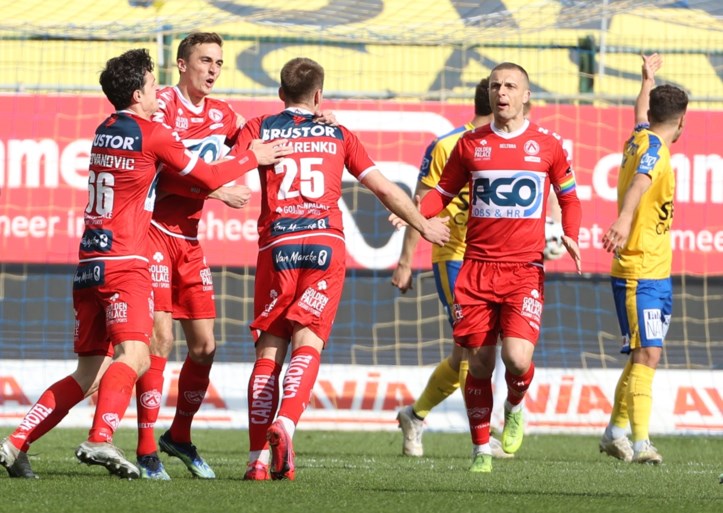 KV Kortrijk pakt felbevochten zege na goal in minuut 96 (!), rode lantaarn Waasland-Beveren heeft lot niet meer in eigen handen