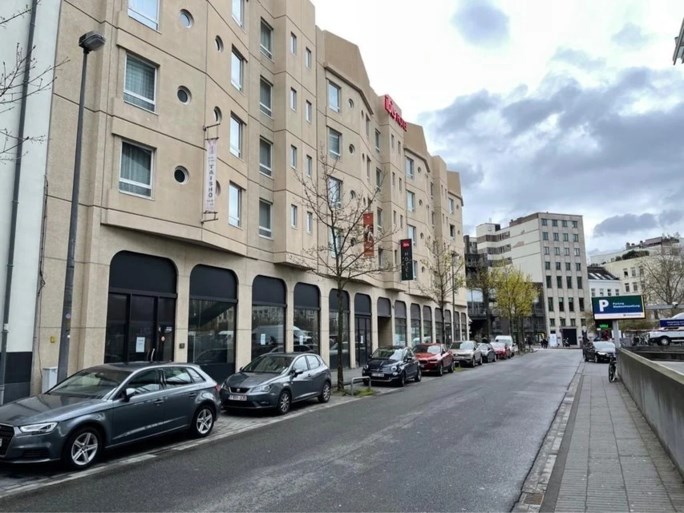Jongen (21) valt uit raam en overlijdt nadat politie binnenvalt op lockdownfeestje in Antwerpen
