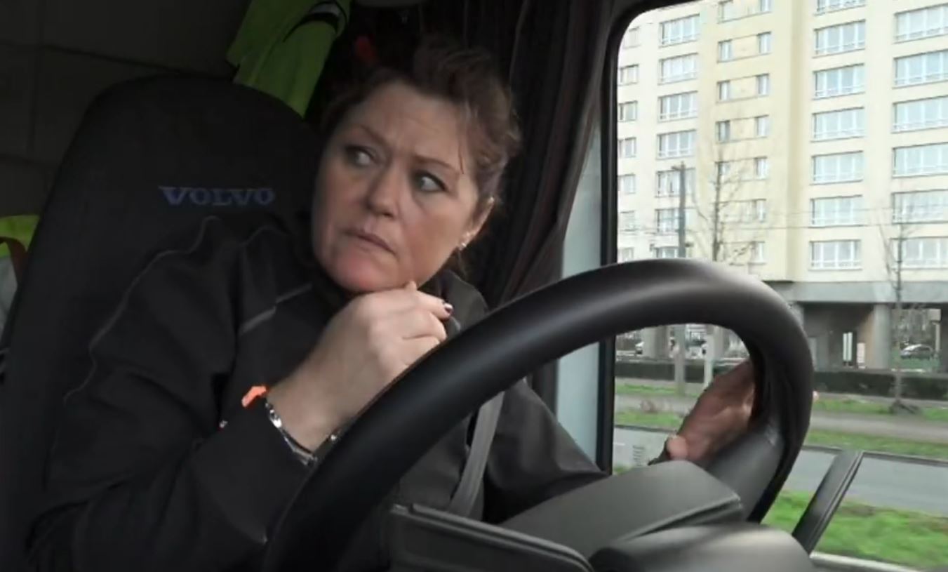 ‘Lady trucker’ Mieke gets lost on the way to Antwerp: “…