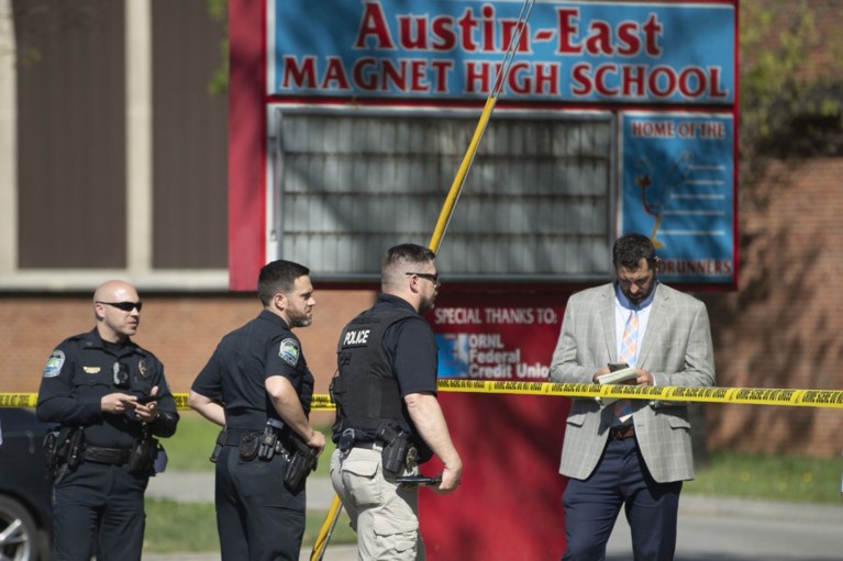 Gewapende leerling doodgeschoten door politie, agent gewond op school in Tennessee