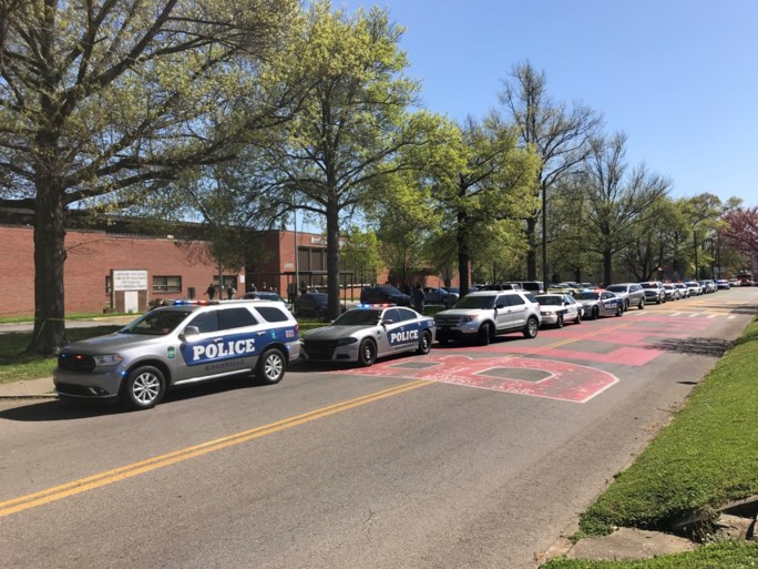 Gewapende leerling doodgeschoten door politie, agent gewond op school in Tennessee