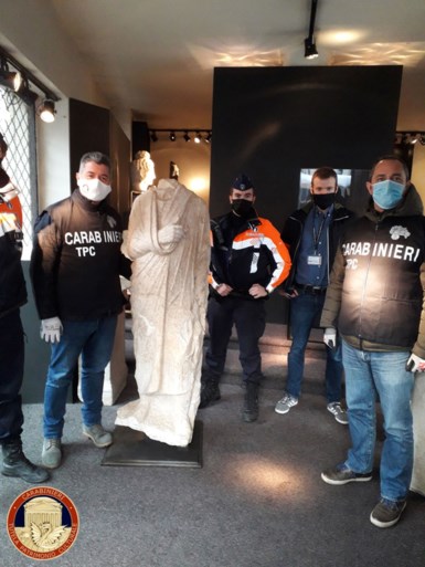 Eeuwenoud standbeeld dat 10 jaar geleden werd gestolen in Rome teruggevonden bij Brusselse antiquair