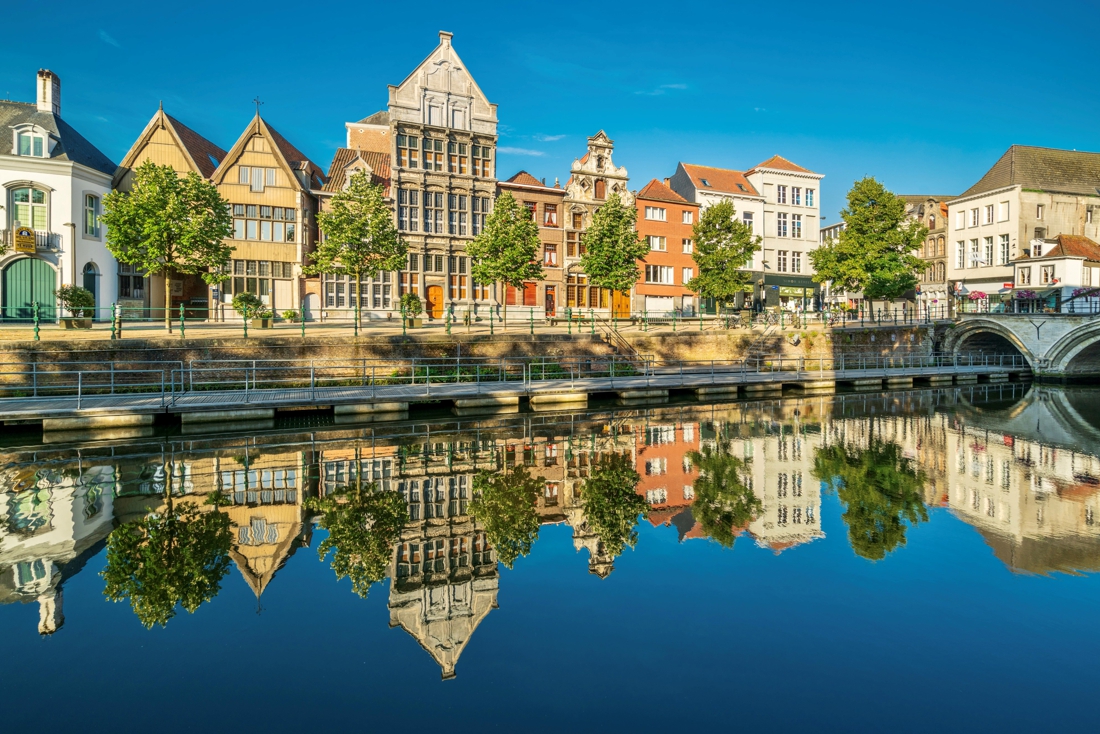 Mechelen stelt verkoop historisch pand De Zalm uit wegens te