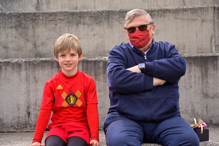 Jaak Van Assche bezoekt fans op F.C. De Kampioenkamp: “Kinderen kennen afleveringen beter dan ikzelf”