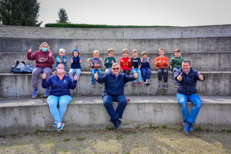 Jaak Van Assche bezoekt fans op F.C. De Kampioenkamp: “Kinderen kennen afleveringen beter dan ikzelf”