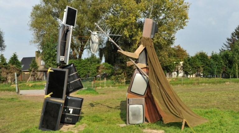 In mei hangt aan elke boom... een vogelhuisje: Lo-art is weer op dreef