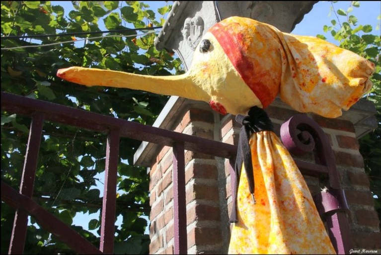 In mei hangt aan elke boom... een vogelhuisje: Lo-art is weer op dreef