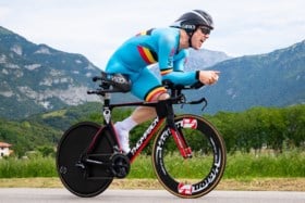 Ewoud Vromant is eerste paralympiër in De Container Cup: hoe neem je deel met een prothese?